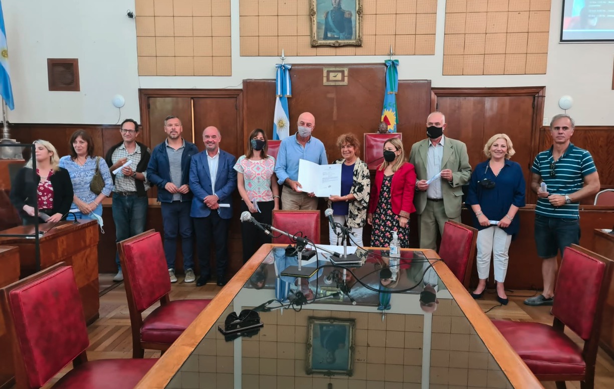 Recibimos la Declaración de Interés Municipal del libro Playas Sostenibles en Mar del Plata